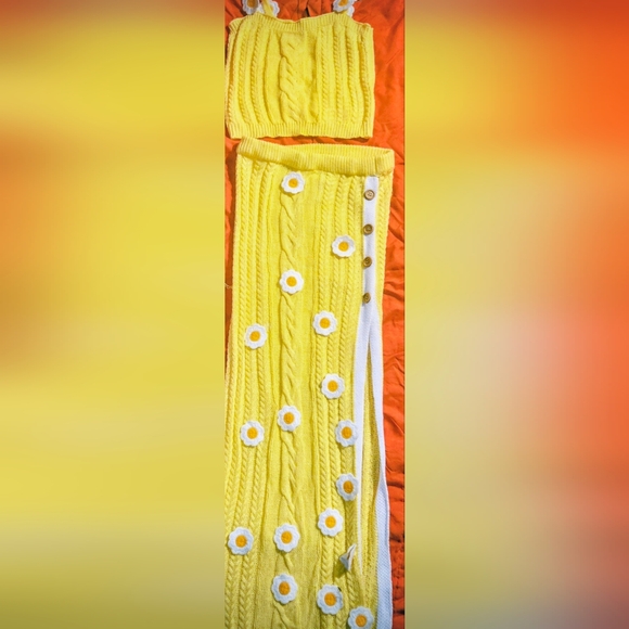 Yellow Floral Knit Skirt - Picture 3 of 3